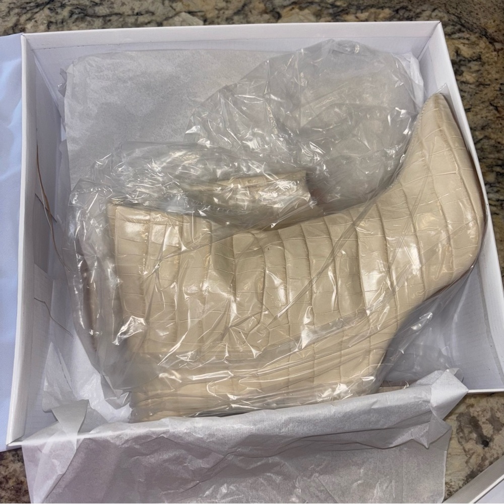 FINAL Price Drop💰⬇️ 
SCHUTZ Cream Heeled Boots with Croc-Embossed Texture - Picture 6 of 11